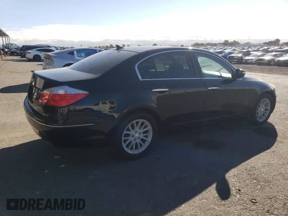 2011 Hyundai Genesis с VIN KMHGC4DE1BU123946, выставлен на аукционе Copart как лот 89913085 с пробегом 123 891 миль миль и Списание • Salvage title. История ставок и продаж доступна на DreamBid. Изображение 3.