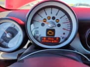 ✅ 2010 MINI Convertible • VIN: WMWMR3C53ATU98188 • Lot: 89445865. Wystawiony na Copart z przebiegiem 79 748 mil. Bezpłatny archiwum sprzedaży aukcyjnych z USA i szczegółowy raport historii pojazdu na DreamBid. Zdjęcie 9.