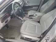 ✅ 2007 BMW 3 Series 328i • VIN: WBAVA33587PV64361 • Лот: 87177445. Опубликован ранее на Copart с пробегом 174 786 миль. Бесплатный доступ к архиву аукционных продаж из США и подробный отчёт об истории автомобиля на DreamBid. Изображение 7.