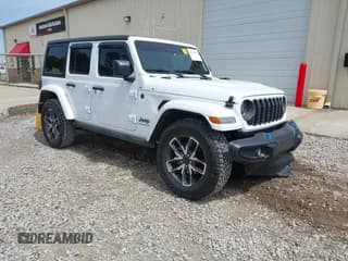 ✅ 2024 Jeep Wrangler Willys • VIN: 1C4RJXN67RW293660 • Lot: 41921954. Wystawiony na IAAI z przebiegiem 3 676 mil. Bezpłatny archiwum sprzedaży aukcyjnych z USA i szczegółowy raport historii pojazdu na DreamBid. Zdjęcie 1.