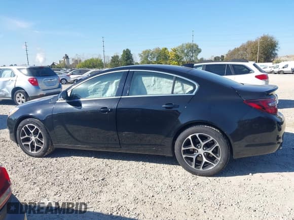 ✅ 2017 Buick Regal Sport Touring • VIN: 2G4GL5EX5H9110600 • Lot: 43535815. Listed on IAAI with 111,675 mi. Free auction sales archive from the USA and detailed vehicle history report at DreamBid. Image 14.