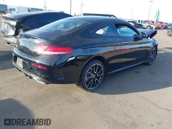 ✅ 2023 Mercedes-Benz C 300 • VIN: W1KWJ8DB3PG119749 • Lot: 41625733. Wystawiony na IAAI z przebiegiem 13 281 mil. Bezpłatny archiwum sprzedaży aukcyjnych z USA i szczegółowy raport historii pojazdu na DreamBid. Zdjęcie 4.