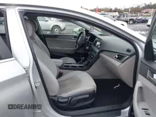 2016 Hyundai Sonata SE с VIN 5NPE24AF0GH333208, выставлен на аукционе IAAI как лот 43557903 с пробегом 129 181 миль миль и . История ставок и продаж доступна на DreamBid. Изображение 5.