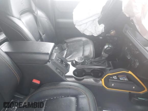 ✅ 2021 Ford Bronco • VIN: 1FMEE5DH9MLA69886 • Lot: 41521434. Wystawiony na IAAI z przebiegiem 30 153 mil. Bezpłatny archiwum sprzedaży aukcyjnych z USA i szczegółowy raport historii pojazdu na DreamBid. Zdjęcie 5.