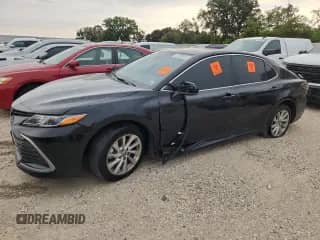 2022 Toyota Camry LE with VIN 4T1C11BK6NU069060, listed as a Copart auction lot 68844585 with 80,952 mi miles and Clean title. Bid and sale history available at DreamBid. Image 1.