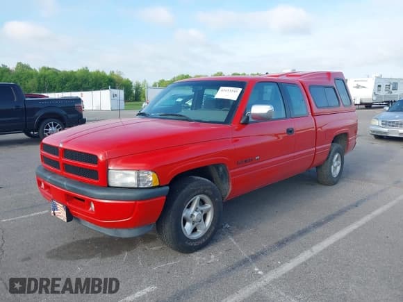 ✅ 1996 Dodge 1500 • VIN: 1B7HC13Y5TJ150234 • Lot: 42153245. Listed on IAAI with 133,226 mi. Free auction sales archive from the USA and detailed vehicle history report at DreamBid. Image 2.