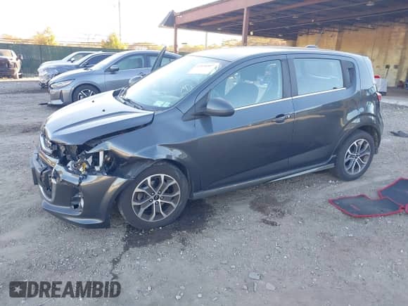 2018 Chevrolet Sonic LT с VIN 1G1JD6SG0J4102813, выставлен на аукционе IAAI как лот 43534007 с пробегом 103 711 миль миль и . История ставок и продаж доступна на DreamBid. Изображение 17.
