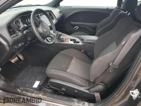 ✅ 2023 Dodge Challenger R/T • VIN: 2C3CDZBT4PH695865 • Lot: 50253224. Wystawiony na Copart z przebiegiem 1 401 mil. Bezpłatny archiwum sprzedaży aukcyjnych z USA i szczegółowy raport historii pojazdu na DreamBid. Zdjęcie 7.