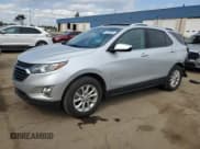 ✅ 2020 Chevrolet Equinox LT • VIN: 2GNAXKEV8L6136296 • Лот: 71701335. Опубликован ранее на Copart с пробегом 53 483 миль. Бесплатный доступ к архиву аукционных продаж из США и подробный отчёт об истории автомобиля на DreamBid. Изображение 1.