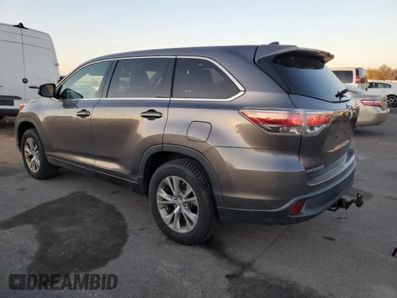 ✅ 2015 Toyota Highlander LE Plus • VIN: 5TDZKRFH9FS041607 • Лот: 92301905. Опубликован ранее на Copart с пробегом 238 832 миль. Бесплатный доступ к архиву аукционных продаж из США и подробный отчёт об истории автомобиля на DreamBid. Изображение 2.