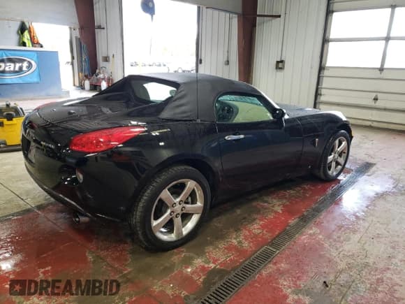 ✅ 2007 Pontiac Solstice • VIN: 1G2MB35BX7Y110612 • Lot: 75523304. Wystawiony na Copart z przebiegiem 25 277 mil. Bezpłatny archiwum sprzedaży aukcyjnych z USA i szczegółowy raport historii pojazdu na DreamBid. Zdjęcie 3.