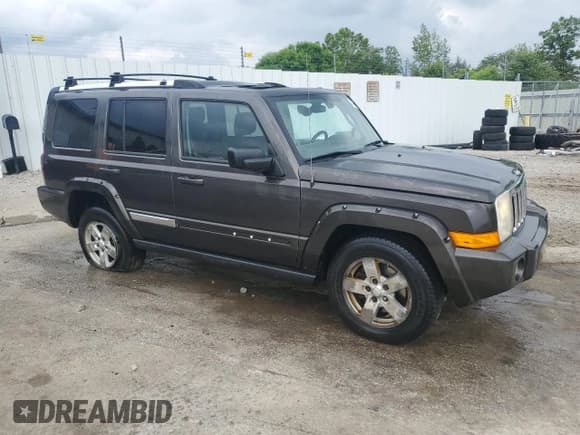 ✅ 2006 Jeep Commander Limited • VIN: 1J8HG58N56C125054 • Lot: 58564605. Wystawiony na Copart z przebiegiem 250 293 mil. Bezpłatny archiwum sprzedaży aukcyjnych z USA i szczegółowy raport historii pojazdu na DreamBid. Zdjęcie 4.