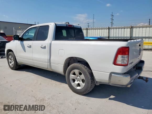 ✅ 2022 Ram 1500 Big Horn • VIN: 1C6RREBT7NN329104 • Lot: 71430575. Wystawiony na Copart z przebiegiem 64 674 mil. Bezpłatny archiwum sprzedaży aukcyjnych z USA i szczegółowy raport historii pojazdu na DreamBid. Zdjęcie 2.