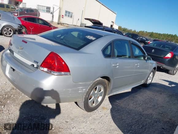 2010 Chevrolet Impala LT z VIN 2G1WB5EKXA1235564, wystawiony jako IAAI lot #43556374 z przebiegiem 280 357 mil mil oraz . Historia ofert i sprzedaży dostępna na DreamBid. Obrazek 4.