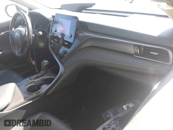 2022 Toyota Camry SE z VIN 4T1G11AK5NU018670, wystawiony jako IAAI lot #43344974 z przebiegiem 122 219 mil mil oraz . Historia ofert i sprzedaży dostępna na DreamBid. Obrazek 5.