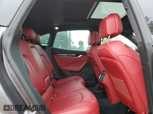 ✅ 2018 Maserati Levante • VIN: ZN661XUA7JX270207 • Lot: 55647243. Wystawiony na Copart z przebiegiem 21 557 mil. Bezpłatny archiwum sprzedaży aukcyjnych z USA i szczegółowy raport historii pojazdu na DreamBid. Zdjęcie 11.