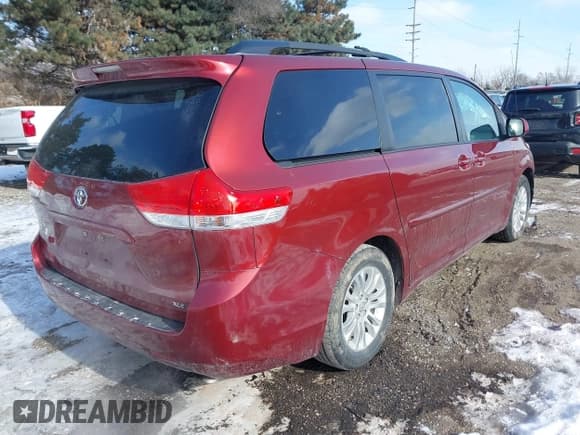 ✅ 2011 Toyota Sienna XLE AAS • VIN: 5TDYK3DC1BS112132 • Lot: 41376800. Listed on IAAI with 161,806 mi. Free auction sales archive from the USA and detailed vehicle history report at DreamBid. Image 4.