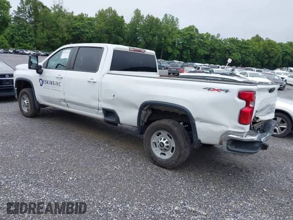 2021 Chevrolet Silverado 2500HD LT z VIN 1GC1YNE73MF297641, wystawiony jako IAAI lot #42458703 z przebiegiem 133 480 mil mil oraz . Historia ofert i sprzedaży dostępna na DreamBid. Obrazek 3.