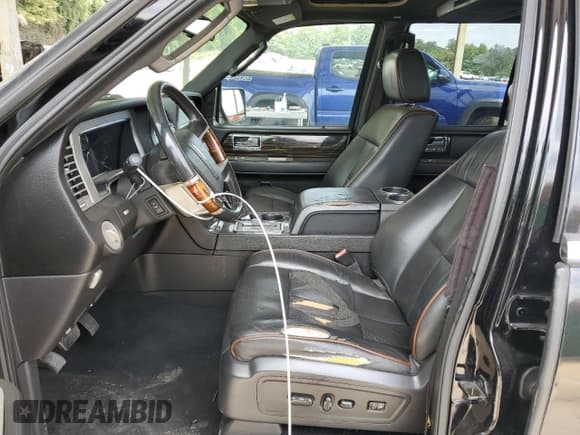 ✅ 2008 Lincoln Navigator • VIN: 5LMFL275X8LJ06165 • Lot: 70490675. Listed on Copart with 239,007 mi. Free auction sales archive from the USA and detailed vehicle history report at DreamBid. Image 7.