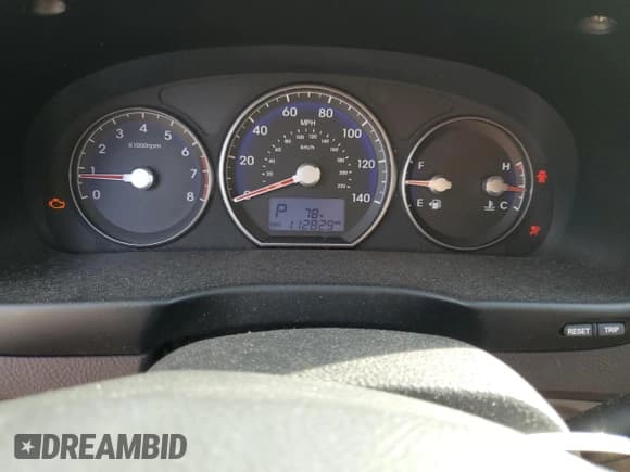 ✅ 2011 Hyundai Santa Fe GLS • VIN: 5XYZG3AB4BG017868 • Lot: 76807764. Listed on Copart with 112,829 mi. Free auction sales archive from the USA and detailed vehicle history report at DreamBid. Image 9.