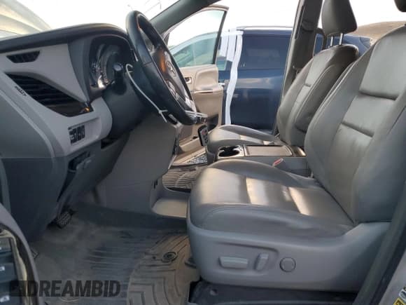 ✅ 2015 Toyota Sienna XLE • VIN: 5TDDK3DCXFS094993 • Lot: 91146755. Wystawiony na Copart z przebiegiem 225 732 mil. Bezpłatny archiwum sprzedaży aukcyjnych z USA i szczegółowy raport historii pojazdu na DreamBid. Zdjęcie 7.