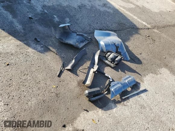 ✅ 2010 Ford Escape XLT • VIN: 1FMCU0DG2AKB07075 • Lot: 90613025. Wystawiony na Copart z przebiegiem 192 385 mil. Bezpłatny archiwum sprzedaży aukcyjnych z USA i szczegółowy raport historii pojazdu na DreamBid. Zdjęcie 13.