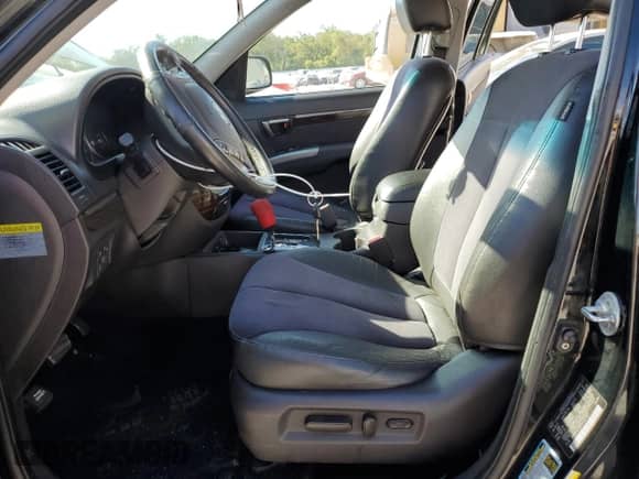 2010 Hyundai Santa Fe SE с VIN 5NMSHDAG6AH357401, выставлен на аукционе Copart как лот 73819574 с пробегом 195 260 миль миль и Списание • Salvage title. История ставок и продаж доступна на DreamBid. Изображение 7.