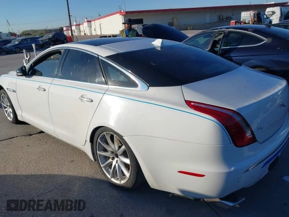 ✅ 2012 Jaguar XJ • VIN: SAJWA1CBXCLV28806 • Lot: 43386511. Wystawiony na IAAI z przebiegiem 137 823 mil. Bezpłatny archiwum sprzedaży aukcyjnych z USA i szczegółowy raport historii pojazdu na DreamBid. Zdjęcie 3.