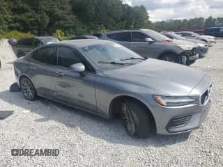 ✅ 2020 Volvo S60 Momentum • VIN: 7JR102FK4LG040684 • Lot: 81564405. Wystawiony na Copart z przebiegiem 63 222 mil. Bezpłatny archiwum sprzedaży aukcyjnych z USA i szczegółowy raport historii pojazdu na DreamBid. Zdjęcie 4.