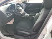 ✅ 2015 Chrysler 200 Limited • VIN: 1C3CCCAB6FN688849 • Лот: 93055245. Опубликован ранее на Copart с пробегом Не указан. Бесплатный доступ к архиву аукционных продаж из США и подробный отчёт об истории автомобиля на DreamBid. Изображение 7.