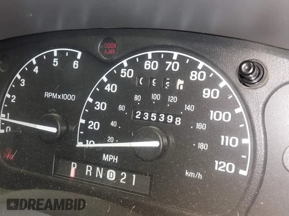 ✅ 2003 Ford Ranger XL • VIN: 1FTYR14V83PB01948 • Lot: 43290091. Wystawiony na IAAI z przebiegiem 235 398 mil. Bezpłatny archiwum sprzedaży aukcyjnych z USA i szczegółowy raport historii pojazdu na DreamBid. Zdjęcie 7.