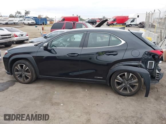 ✅ 2021 Lexus UX 250h • VIN: JTHX9JBHXM2049972 • Lot: 40956792. Listed on IAAI with 47,882 mi. Free auction sales archive from the USA and detailed vehicle history report at DreamBid. Image 15.