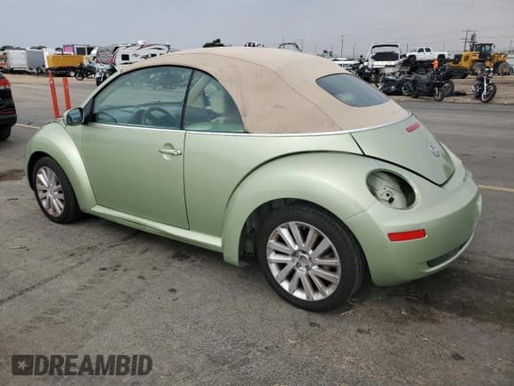 ✅ 2008 Volkswagen Beetle SE • VIN: 3VWRF31Y38M413855 • Lot: 70392625. Wystawiony na Copart z przebiegiem 76 261 mil. Bezpłatny archiwum sprzedaży aukcyjnych z USA i szczegółowy raport historii pojazdu na DreamBid. Zdjęcie 2.