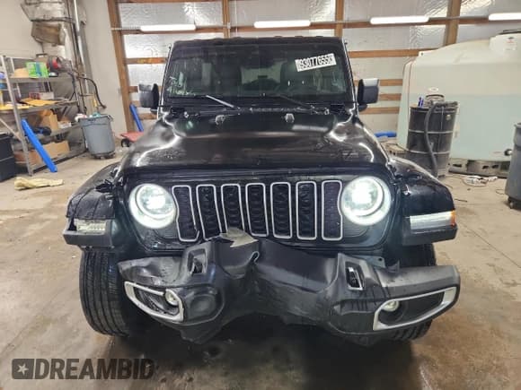 ✅ 2025 Jeep Wrangler Sahara • VIN: 1C4PJXEN2SW573927 • Lot: 93077655. Wystawiony na Copart z przebiegiem 15 031 mil. Bezpłatny archiwum sprzedaży aukcyjnych z USA i szczegółowy raport historii pojazdu na DreamBid. Zdjęcie 5.