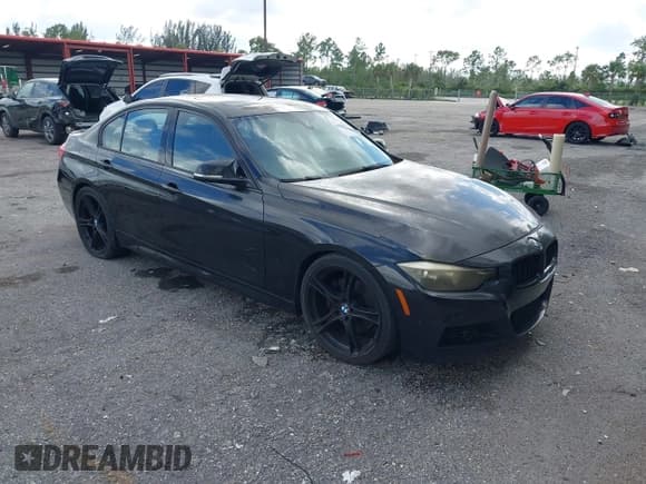 ✅ 2013 BMW 3 Series 328i • VIN: WBA3A5C5XDF357121 • Lot: 43390576. Wystawiony na IAAI z przebiegiem 107 517 mil. Bezpłatny archiwum sprzedaży aukcyjnych z USA i szczegółowy raport historii pojazdu na DreamBid. Zdjęcie 1.