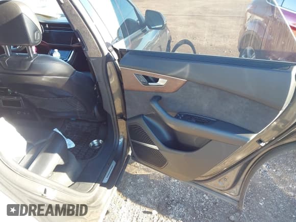 ✅ 2019 Audi Q8 Prestige • VIN: WA1CVBF19KD034955 • Лот: 43527046. Опубликован ранее на IAAI с пробегом 81 823 миль. Бесплатный доступ к архиву аукционных продаж из США и подробный отчёт об истории автомобиля на DreamBid. Изображение 8.