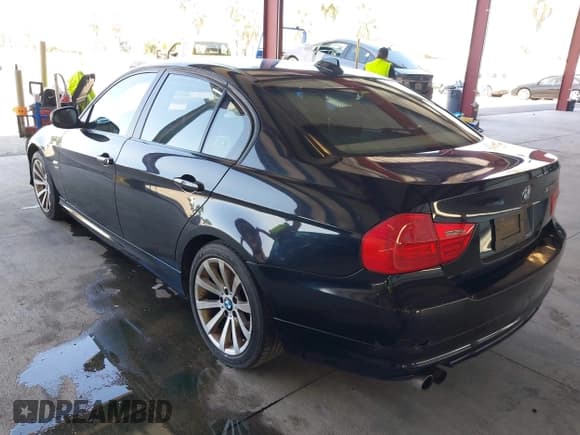 ✅ 2011 BMW 3 Series 328i xDrive • VIN: WBAPK5C52BA656871 • Lot: 41990593. Wystawiony na IAAI z przebiegiem 152 452 mil. Bezpłatny archiwum sprzedaży aukcyjnych z USA i szczegółowy raport historii pojazdu na DreamBid. Zdjęcie 3.