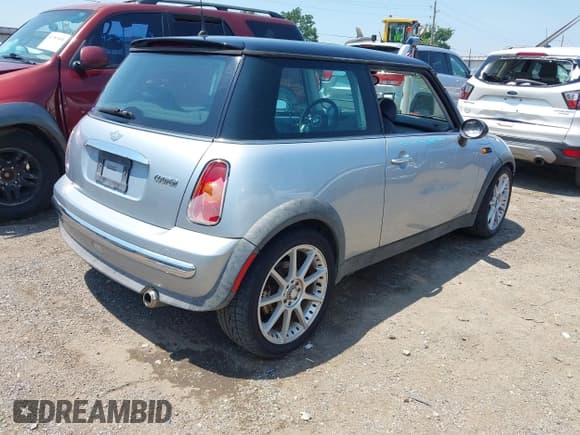 ✅ 2003 MINI Hardtop • VIN: WMWRC33403TC38853 • Лот: 42427825. Опубликован ранее на IAAI с пробегом 111 526 миль. Бесплатный доступ к архиву аукционных продаж из США и подробный отчёт об истории автомобиля на DreamBid. Изображение 4.