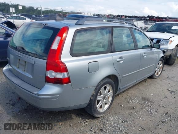 ✅ 2006 Volvo V50 2.4L • VIN: YV1MW382X62201399 • Lot: 42800646. Listed on IAAI with 170,364 mi. Free auction sales archive from the USA and detailed vehicle history report at DreamBid. Image 4.