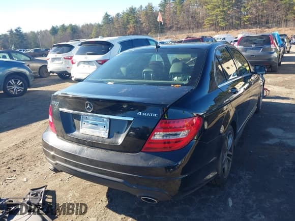 ✅ 2013 Mercedes-Benz C 300 Sport • VIN: WDDGF8ABXDG116305 • Lot: 43720552. Listed on IAAI with 97,409 mi. Free auction sales archive from the USA and detailed vehicle history report at DreamBid. Image 16.