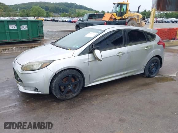 ✅ 2013 Ford Focus ST • VIN: 1FADP3L9XDL127468 • Lot: 42994718. Listed on IAAI with 123,988 mi. Free auction sales archive from the USA and detailed vehicle history report at DreamBid. Image 2.