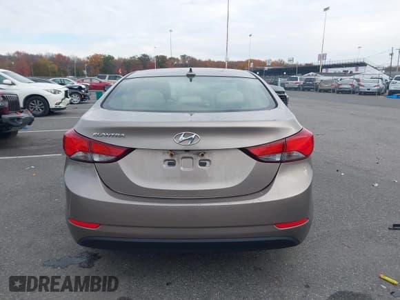 ✅ 2016 Hyundai Elantra SE • VIN: 5NPDH4AE6GH773239 • Lot: 43501557. Listed on IAAI with 165,448 mi. Free auction sales archive from the USA and detailed vehicle history report at DreamBid. Image 16.
