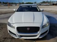 ✅ 2020 Jaguar XF 25t Premium • VIN: SAJBD4FX3LCY83282 • Lot: 83803545. Wystawiony na Copart z przebiegiem 82 799 mil. Bezpłatny archiwum sprzedaży aukcyjnych z USA i szczegółowy raport historii pojazdu na DreamBid. Zdjęcie 5.