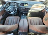 ✅ 2017 BMW X5 xDrive35i • VIN: 5UXKR0C35H0X80799 • Lot: 90932325. Wystawiony na Copart z przebiegiem 105 252 mil. Bezpłatny archiwum sprzedaży aukcyjnych z USA i szczegółowy raport historii pojazdu na DreamBid. Zdjęcie 8.