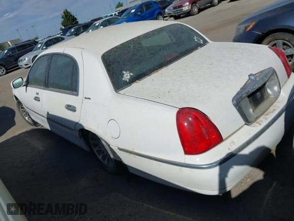 ✅ 2000 Lincoln Town Car Signature • VIN: 1LNHM82W3YY800310 • Lot: 42801252. Listed on IAAI with Not provided. Free auction sales archive from the USA and detailed vehicle history report at DreamBid. Image 3.