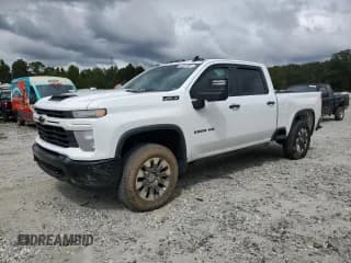 ✅ 2024 Chevrolet Silverado 2500HD Custom • VIN: 2GC1YME74R1253124 • Лот: 82267085. Опубликован ранее на Copart с пробегом 9 765 миль. Бесплатный доступ к архиву аукционных продаж из США и подробный отчёт об истории автомобиля на DreamBid. Изображение 1.