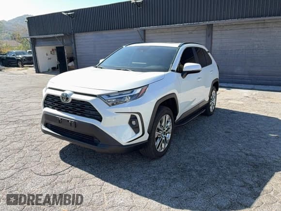 ✅ 2023 Toyota RAV4 XLE Premium • VIN: 2T3A1RFV7PW358517 • Lot: 91669915. Wystawiony na Copart z przebiegiem 38 810 mil. Bezpłatny archiwum sprzedaży aukcyjnych z USA i szczegółowy raport historii pojazdu na DreamBid. Zdjęcie 2.