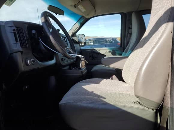 2013 Chevrolet Express Passenger LT с VIN 1GNWGRFG4D1154507, выставлен на аукционе Copart как лот 44062045 с пробегом 44 561 миль миль и Списание • Salvage title. История ставок и продаж доступна на DreamBid. Изображение 7.