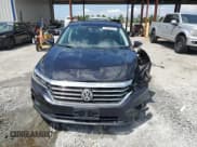 ✅ 2021 Volkswagen Passat S • VIN: 1VWAA7A38MC001174 • Lot: 70487915. Wystawiony na Copart z przebiegiem 62 396 mil. Bezpłatny archiwum sprzedaży aukcyjnych z USA i szczegółowy raport historii pojazdu na DreamBid. Zdjęcie 5.