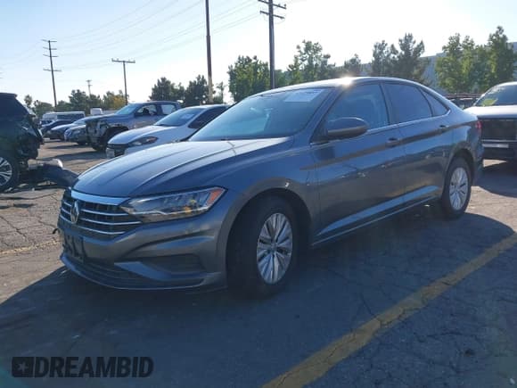 ✅ 2019 Volkswagen Jetta S • VIN: 3VWC57BUXKM063112 • Lot: 43529897. Wystawiony na IAAI z przebiegiem 63 781 mil. Bezpłatny archiwum sprzedaży aukcyjnych z USA i szczegółowy raport historii pojazdu na DreamBid. Zdjęcie 2.